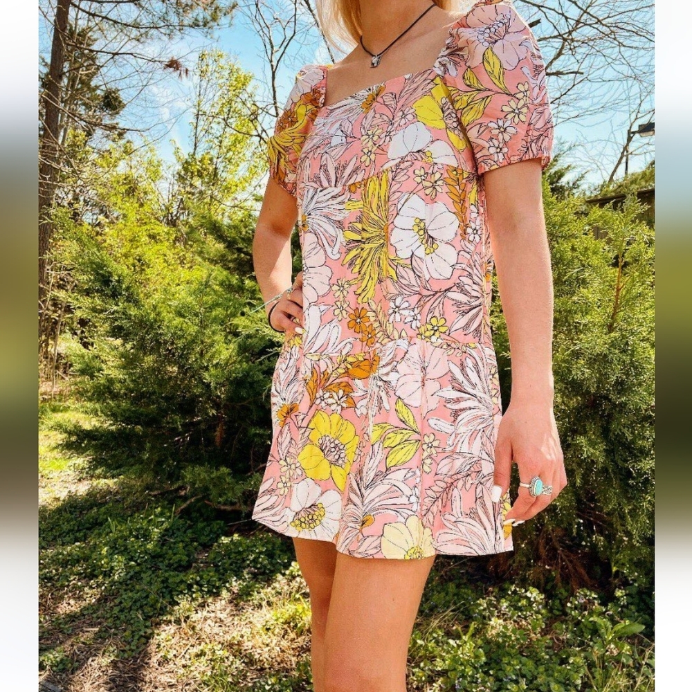 Loft floral mini dress with puffed sleeves. Women's size 8